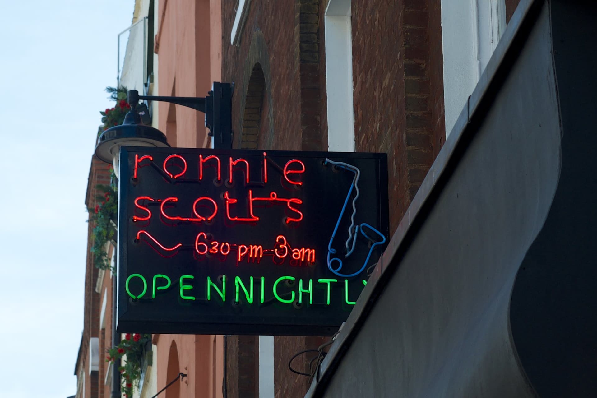 Ronnie Scotts Jazz Club sign