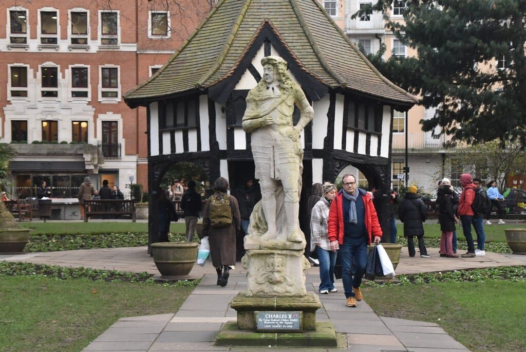 King Charles II Statue, Soho Square - geograph.org.uk - 8289581